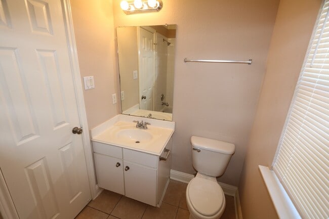 Building Photo - 13419 Forest Pines Village Ln