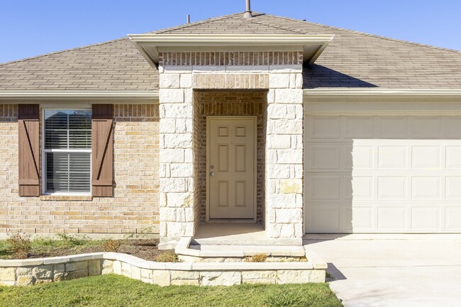 Building Photo - Kyle Home has Large Deck for Entertaining!