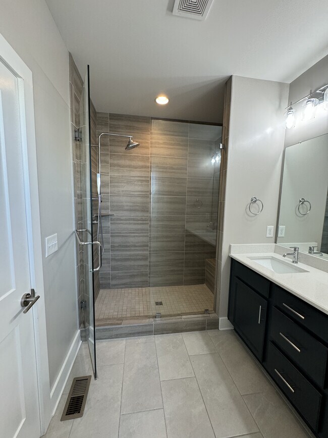 Master Bathroom - 532 Vernon Cir