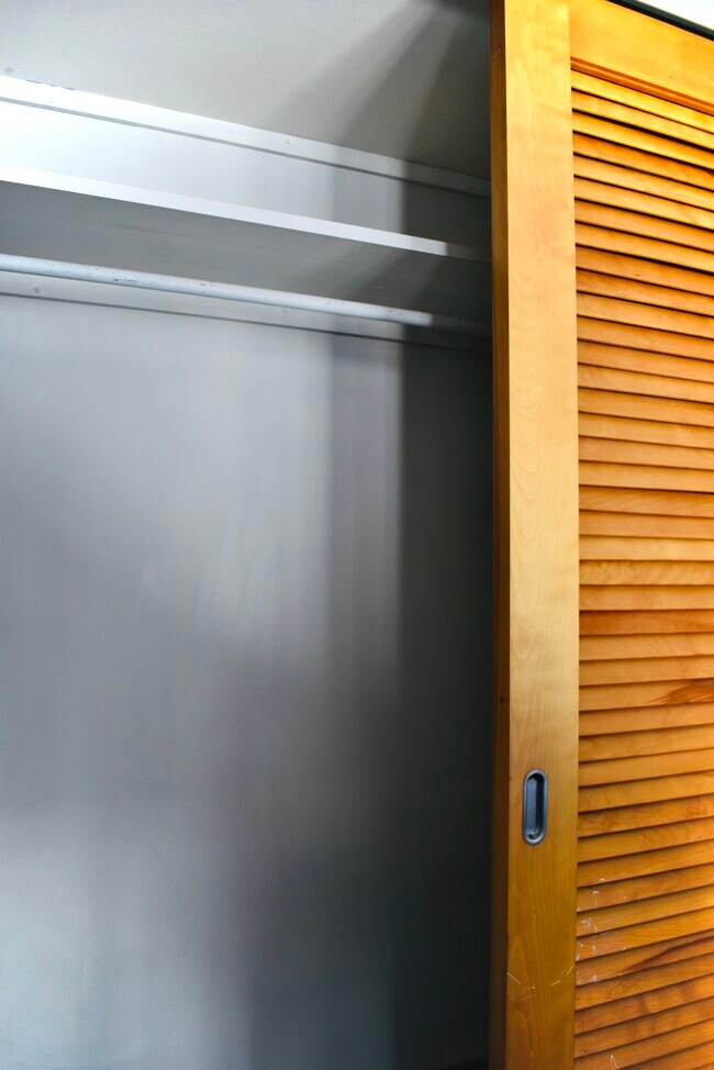 Building Photo - 274 Boulevard NE