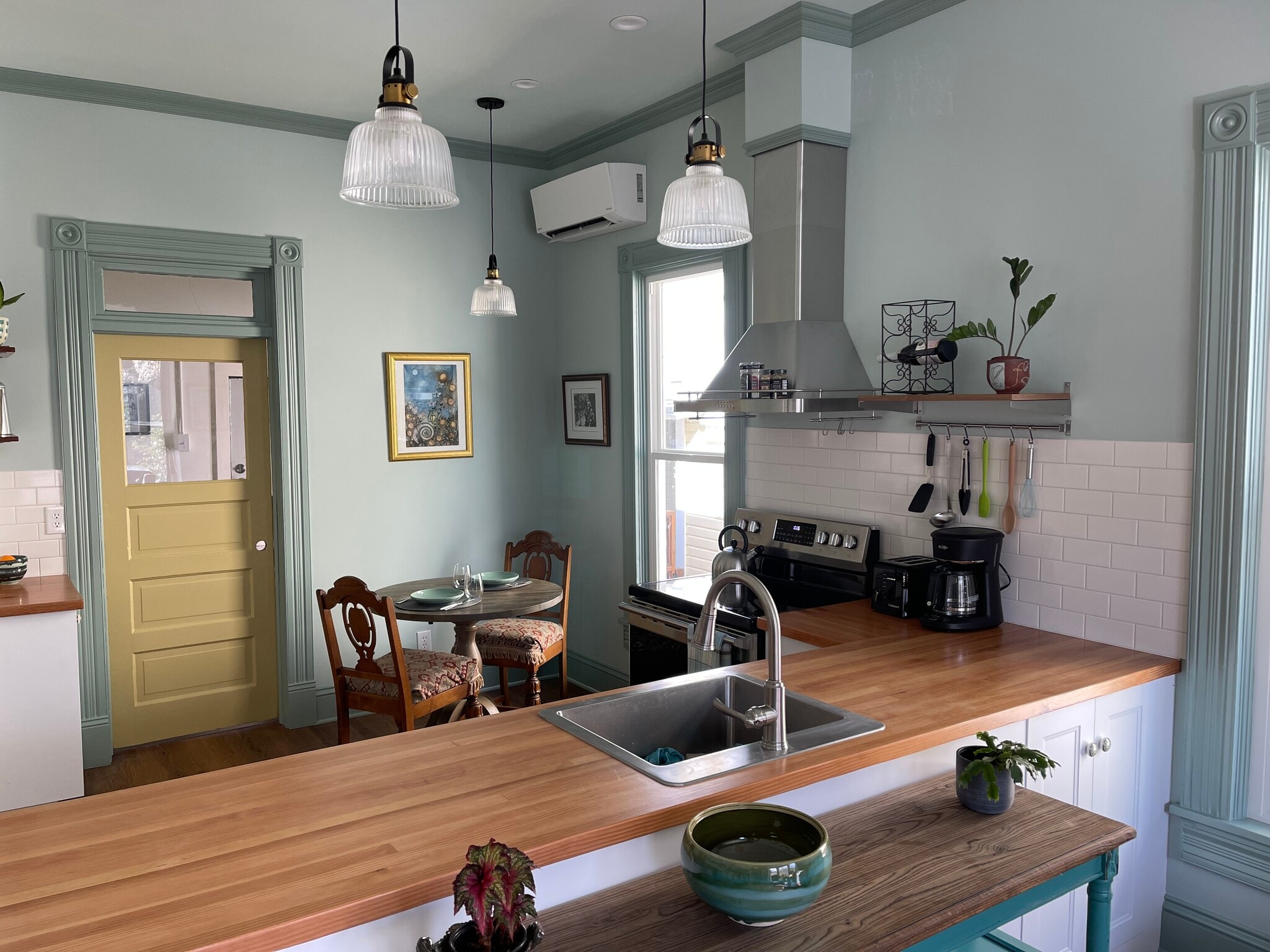 Kitchen/dining - 3521 NE 8th Ave