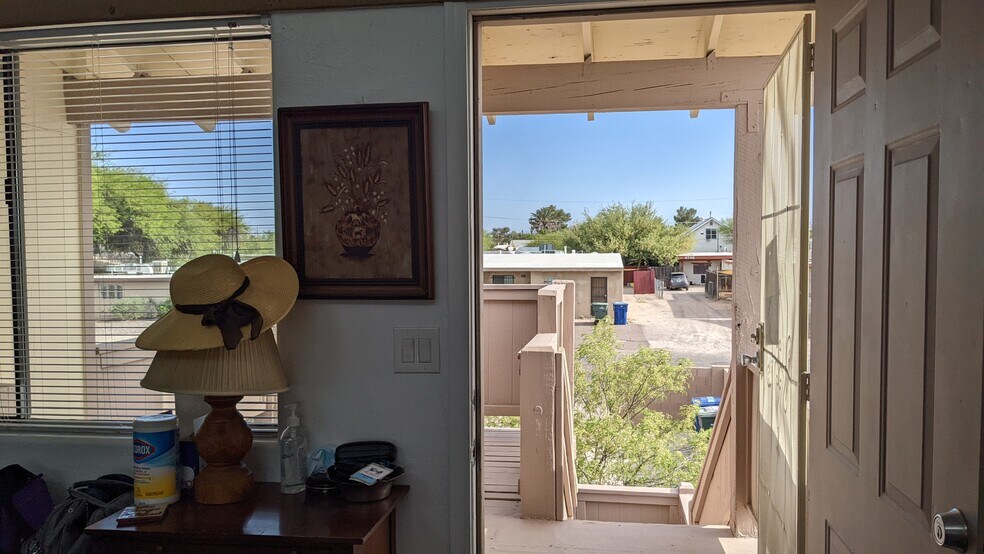 Building Photo - 4747 E 1st St