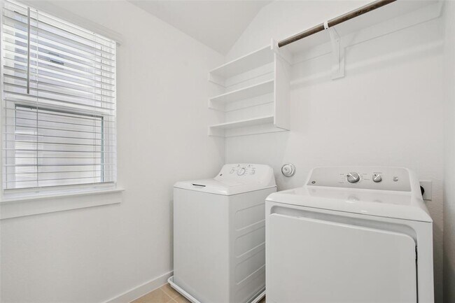 Building Photo - 152 Hartson Dr