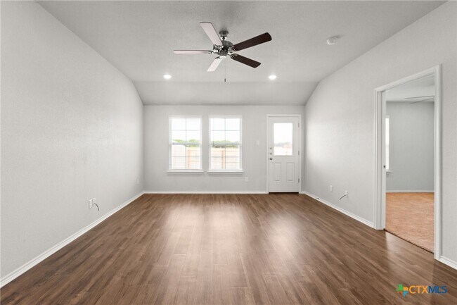 Building Photo - 1218 LEXINGTON Dr