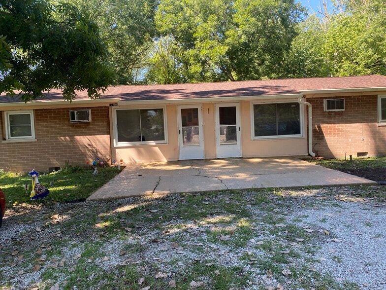 Primary Photo - 10706 N Park Ave