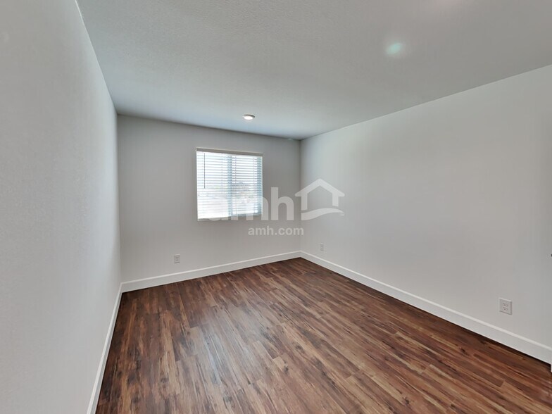 Building Photo - 8879 Tiger Tooth Ave