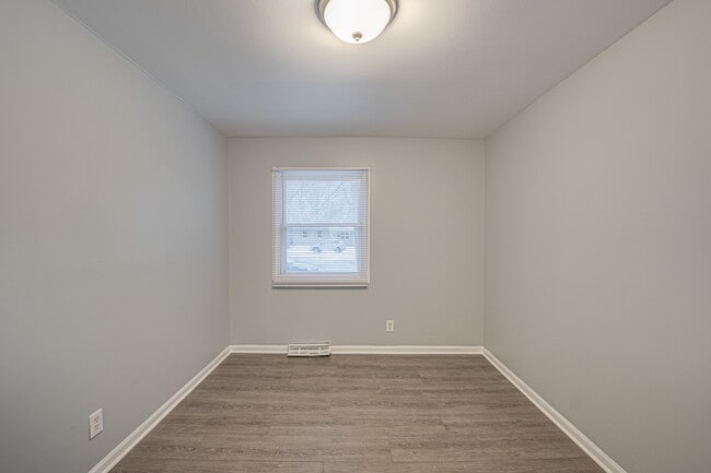 Building Photo - 2932 Cameron Ave