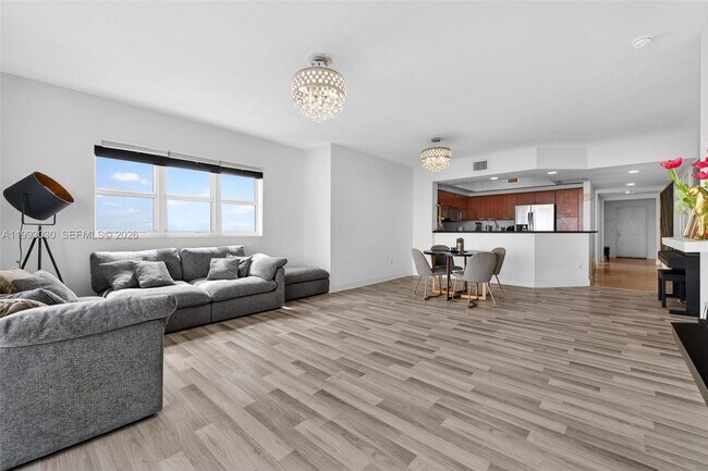 Building Photo - 15051 Royal Oaks Ln