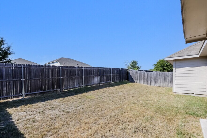 Building Photo - 2504 Wakecrest Dr