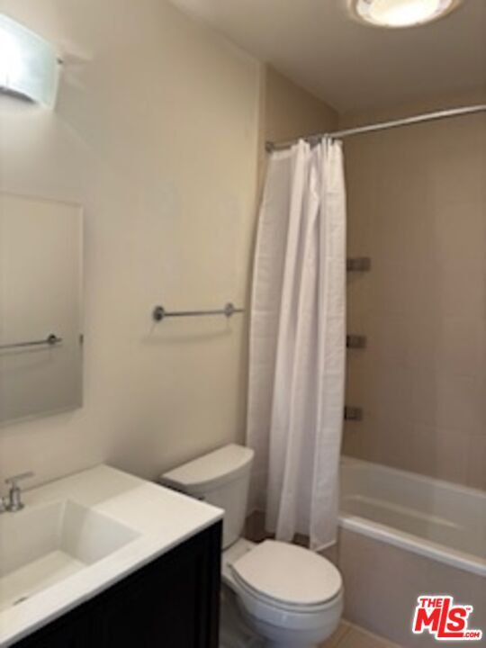 Building Photo - 11645 Montana Ave