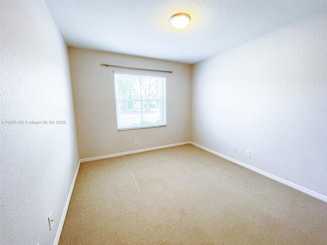 Building Photo - 686 Maplewood Ct
