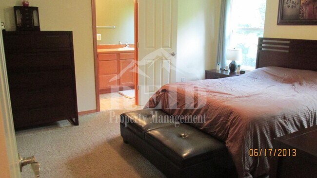 Building Photo - Beautiful 4 Bedroom, 2 bath, Port Orchard Home