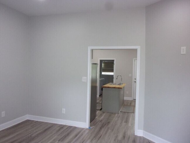 Building Photo - Beautifully Renovated 2 Bedroom 1 Bath Home - Minutes to Downtown Rock Hill