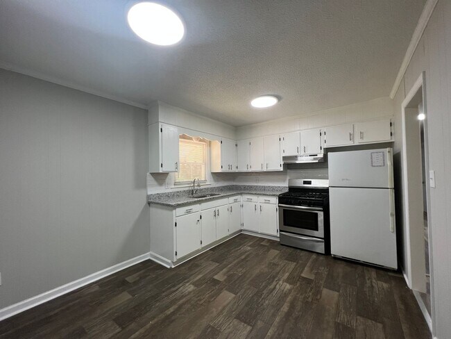 Building Photo - 610 Belfast Dr