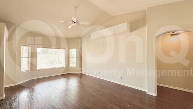 Building Photo - 822 W Earll Dr