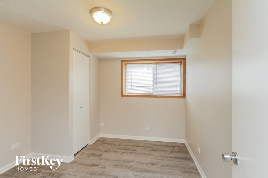 Building Photo - 5144 Oakwood Ct