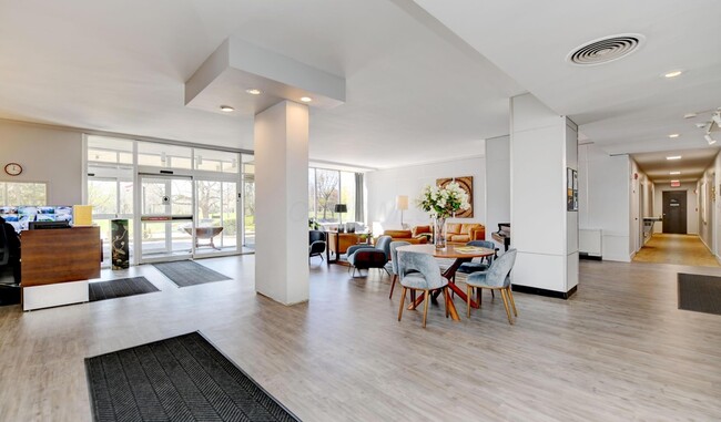 Building Photo - 1620 E Broad St