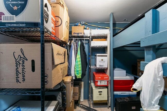 Building Photo - 1944 Hunting Ave