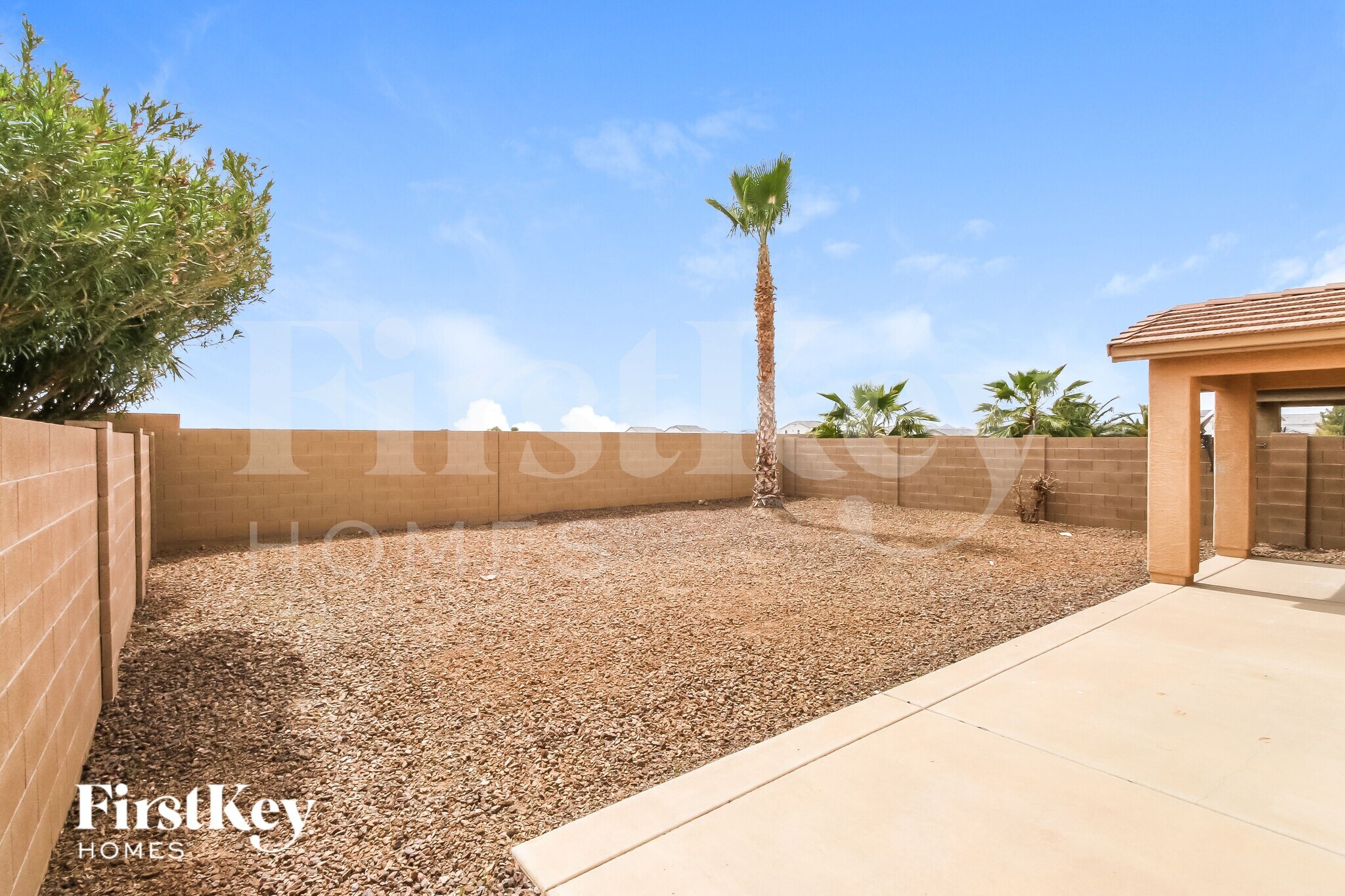 Building Photo - 941 E Leslie Ave