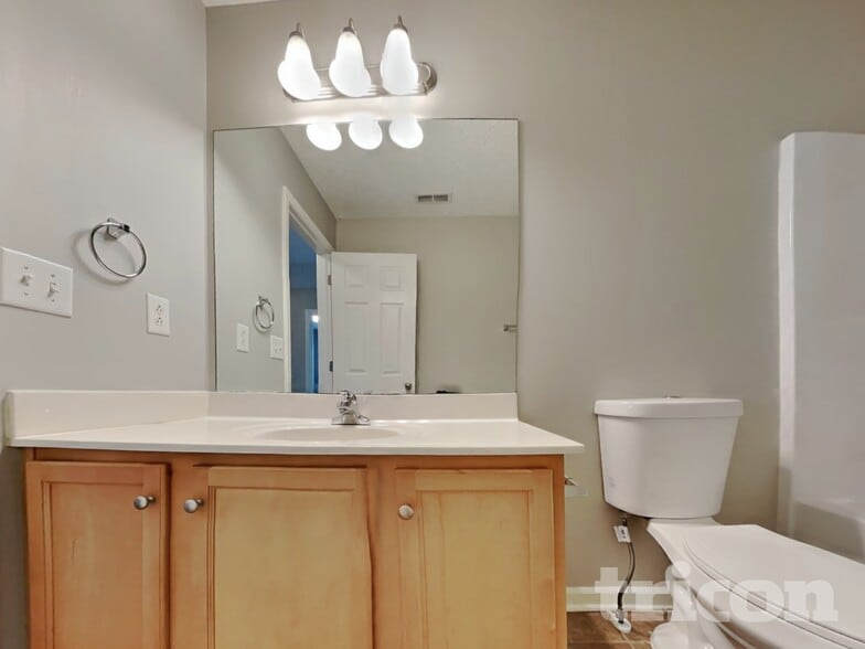 Building Photo - 1456 Colyn Avenue