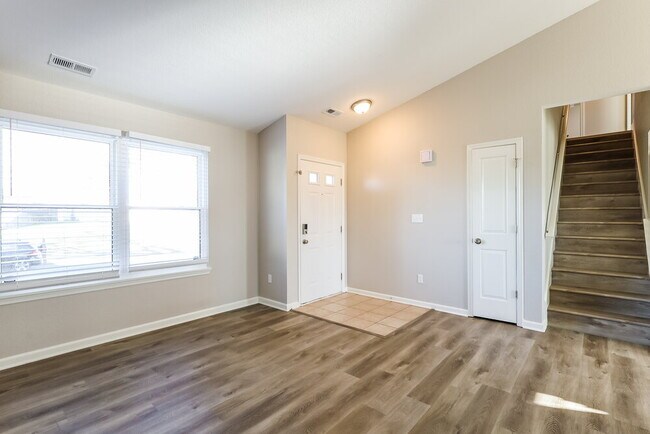 Building Photo - 450 Lake Shore Ct