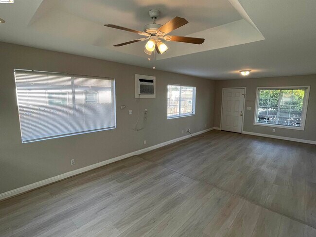 Building Photo - 32 O Neil Ct