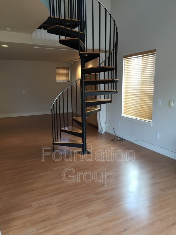 Building Photo - 4038 Stone Way N