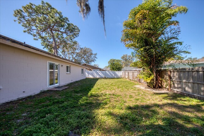 Building Photo - 61 Lake Shore Dr