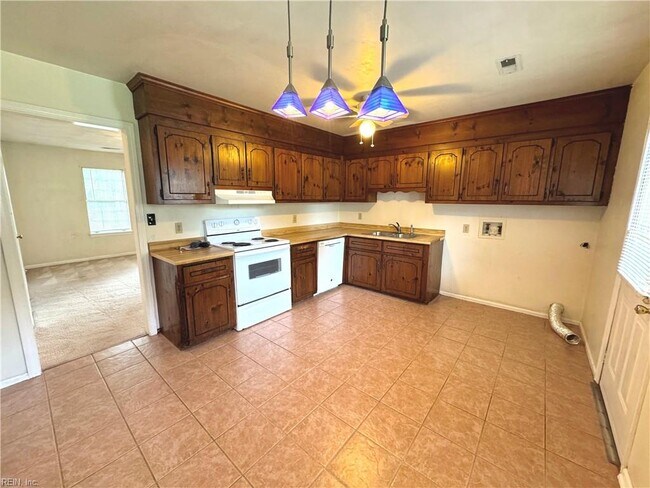 Building Photo - 312 Christa Dr