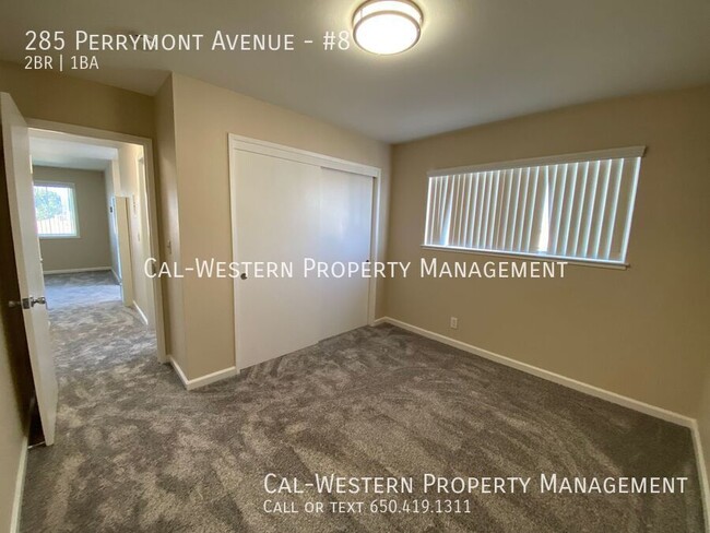 Building Photo - Nice updated 2 bed apartment on 2nd flr av...