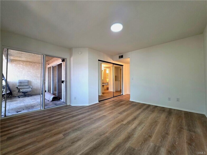 Building Photo - 3845 Farquhar Ave
