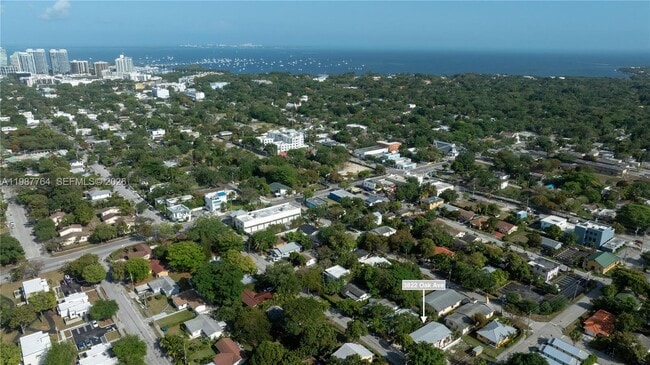 Building Photo - 3826 Oak Ave