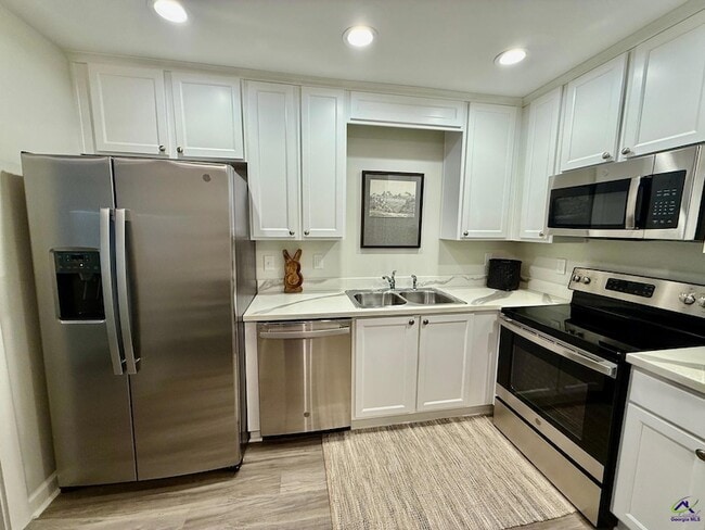 Building Photo - 116 Webster Wy