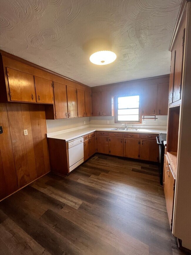 Building Photo - 113 Cavins Rd