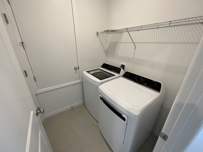 Building Photo - 17236 Cantu Ct