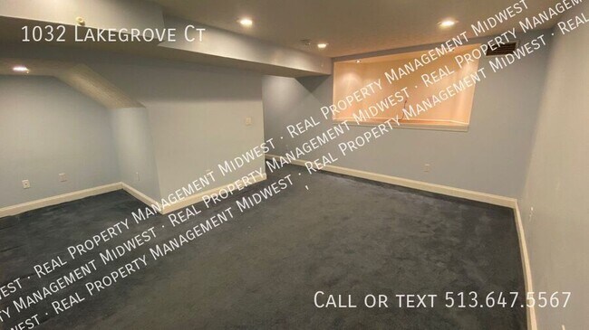 Building Photo - 1032 Lakegrove Ct