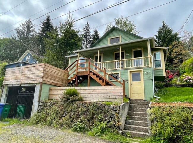 Building Photo - Spectacular View! Remodeled One bedroom with Partially finished basement in Linnton~ Front and ba...