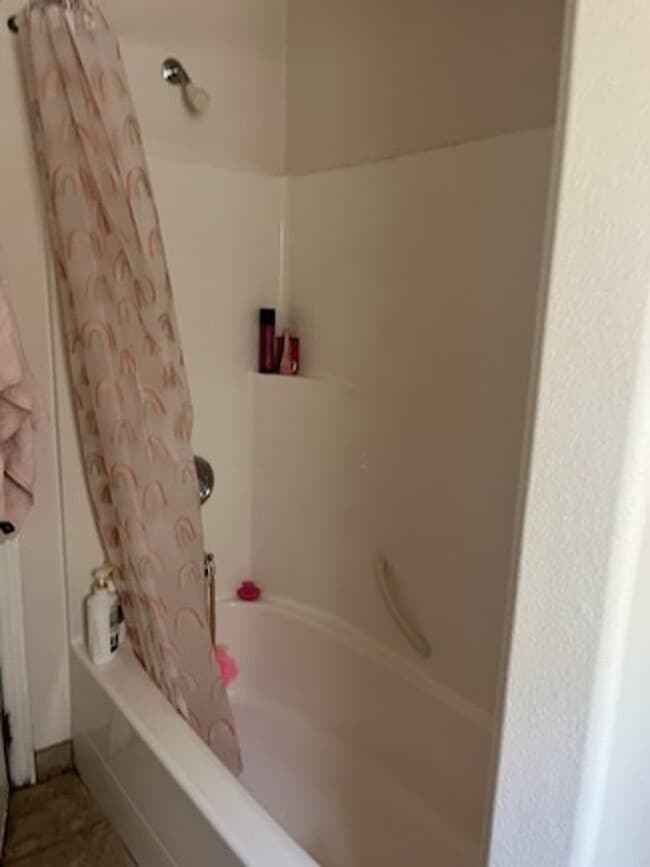 Building Photo - Charming home