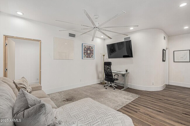 Building Photo - 10113 E Topaz Dr