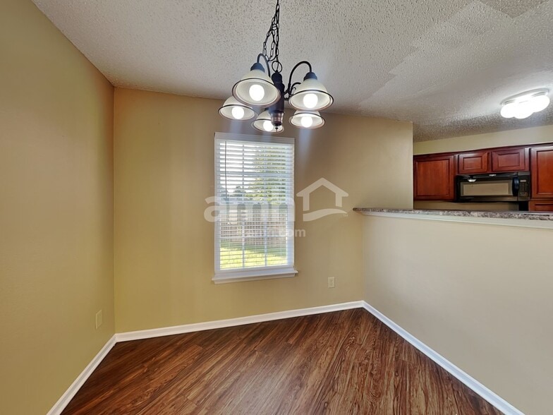 Building Photo - 15204 Clear St