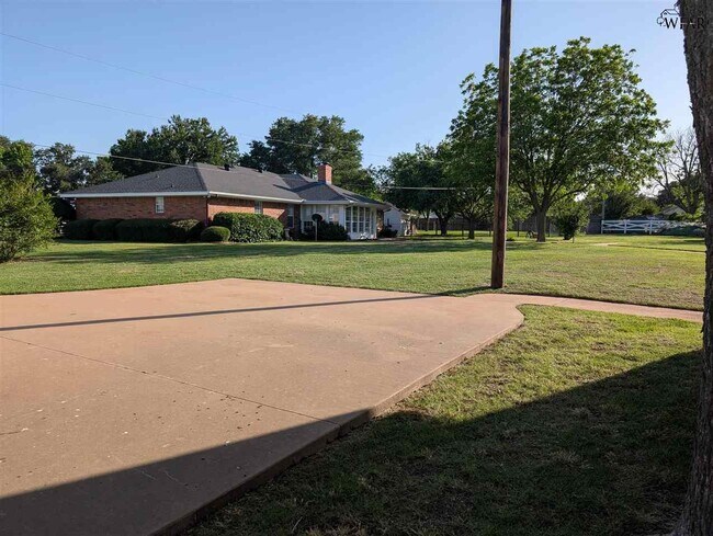 Building Photo - 1431 Cherokee Cir