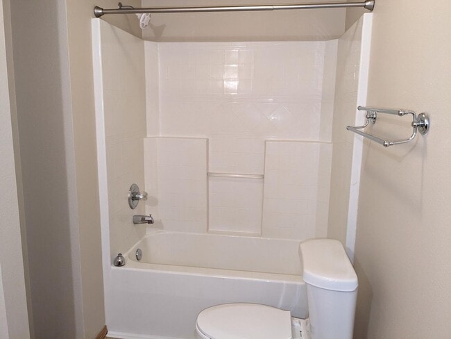 Building Photo - Beautiful 3 Bed 2.5 Bah Home in Auburn