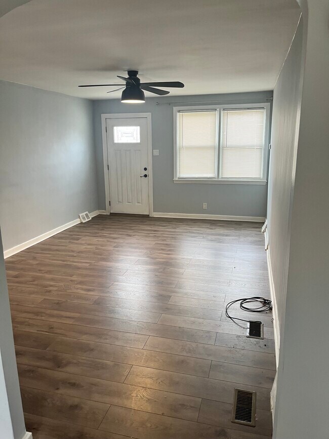 Building Photo - 7604 Wyndale Ave