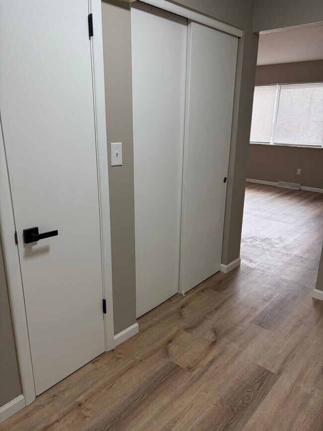 Building Photo - 2728-2738-2738 Juno Pl