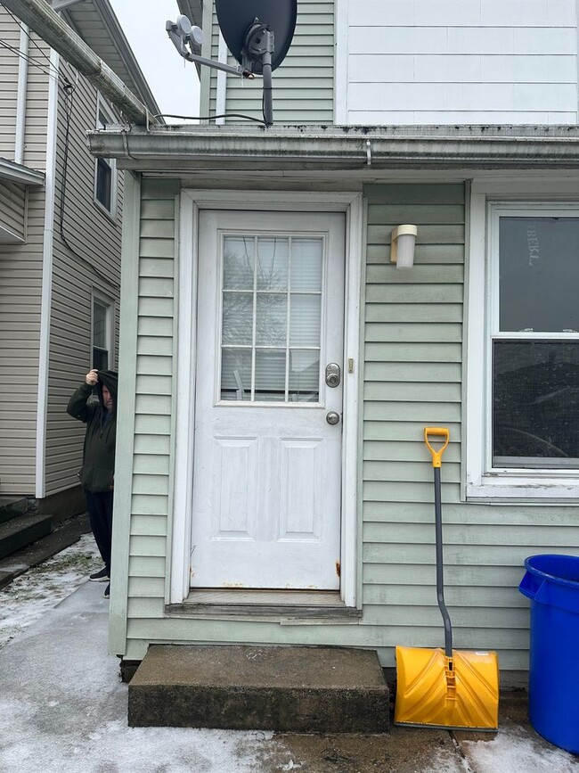 Building Photo - 40 N Chestnut St