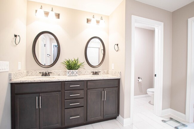 Building Photo - Pet Friendly Four Bedroom!