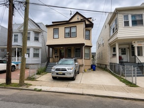 Building Photo - 186 Oakwood Pl