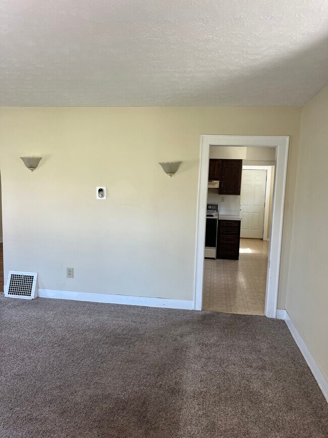 Building Photo - 435 31st St SW