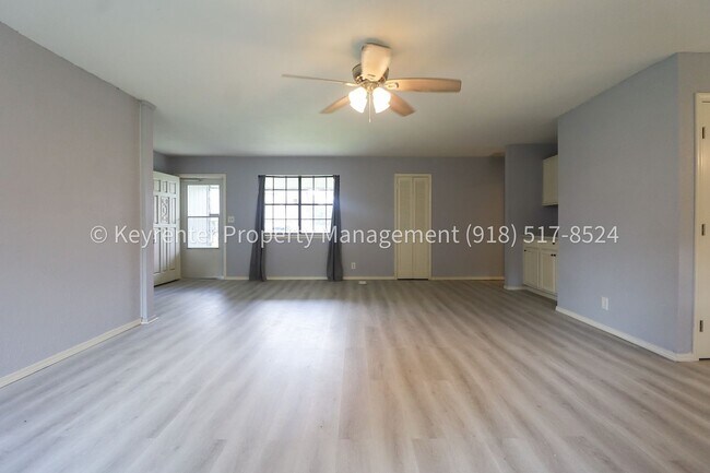 Building Photo - 1609 S Chestnut Ave