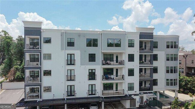Building Photo - 6890 Peachtree Rd
